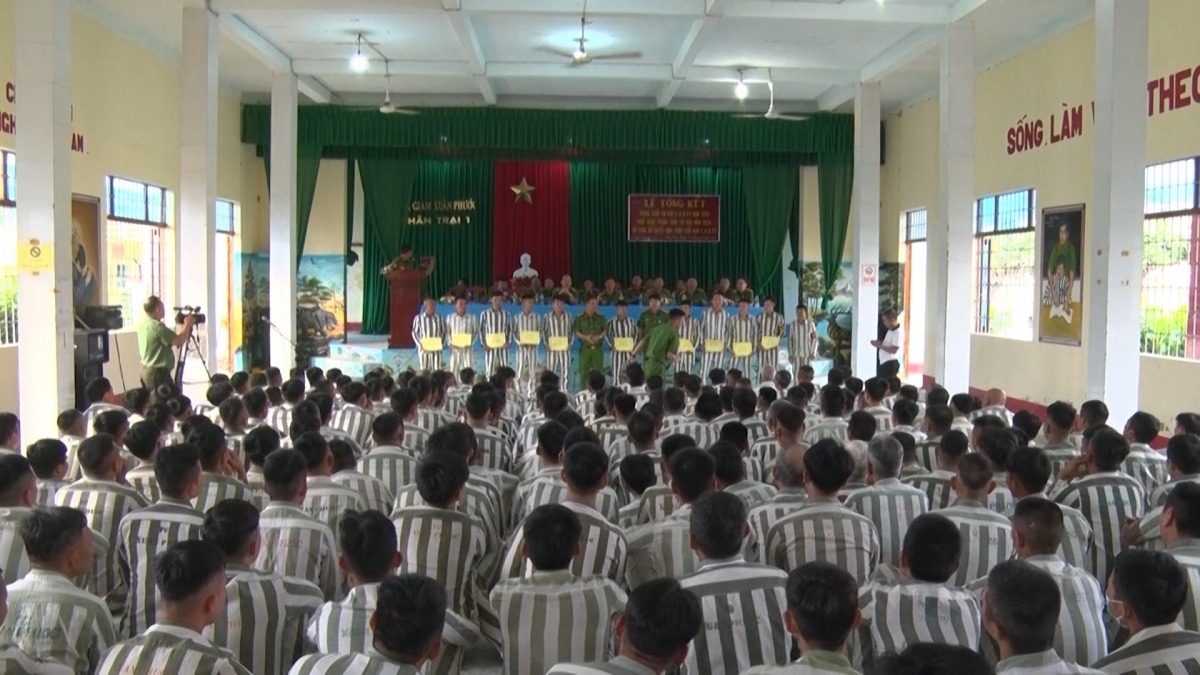Hơn 800 phạm nhân Trại giam Xuân Phước được giảm án, trả tự do