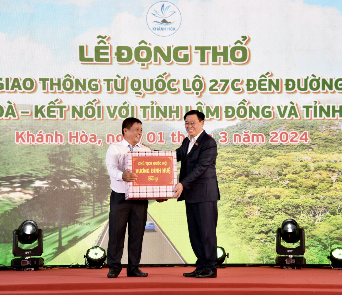 Chủ tịch Quốc hội dự Lễ động thổ dự án đường giao thông tại tỉnh Khánh Hòa