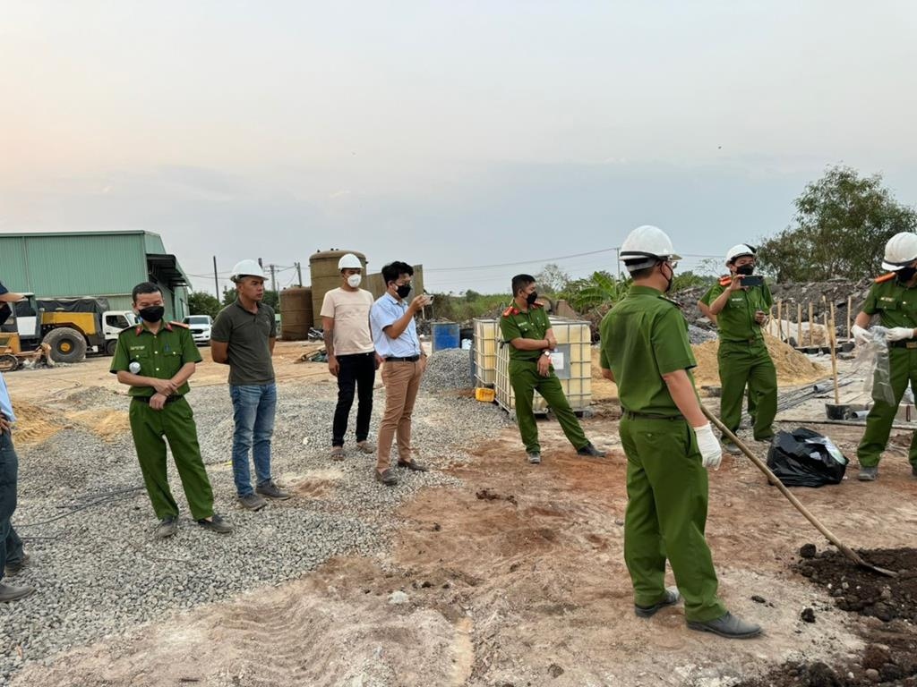 Kiểm tra doanh nghiệp ở Đồng Nai nghi chôn lấp hàng ngàn tấn chất thải