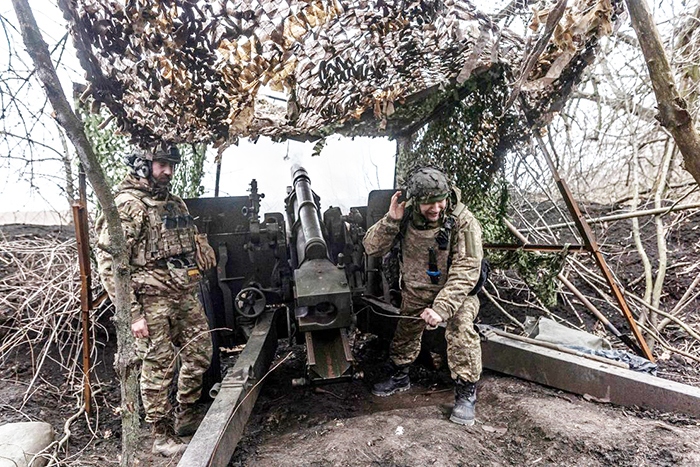 Cận cảnh Ukraine dội hỏa lực vào đội xe tăng Nga
