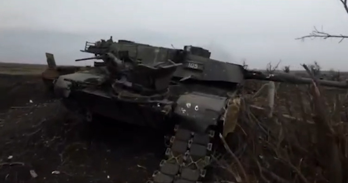 Nga tung video lính đặc nhiệm tiếp cận xe tăng Abrams bị phá hủy ở Avdiivka