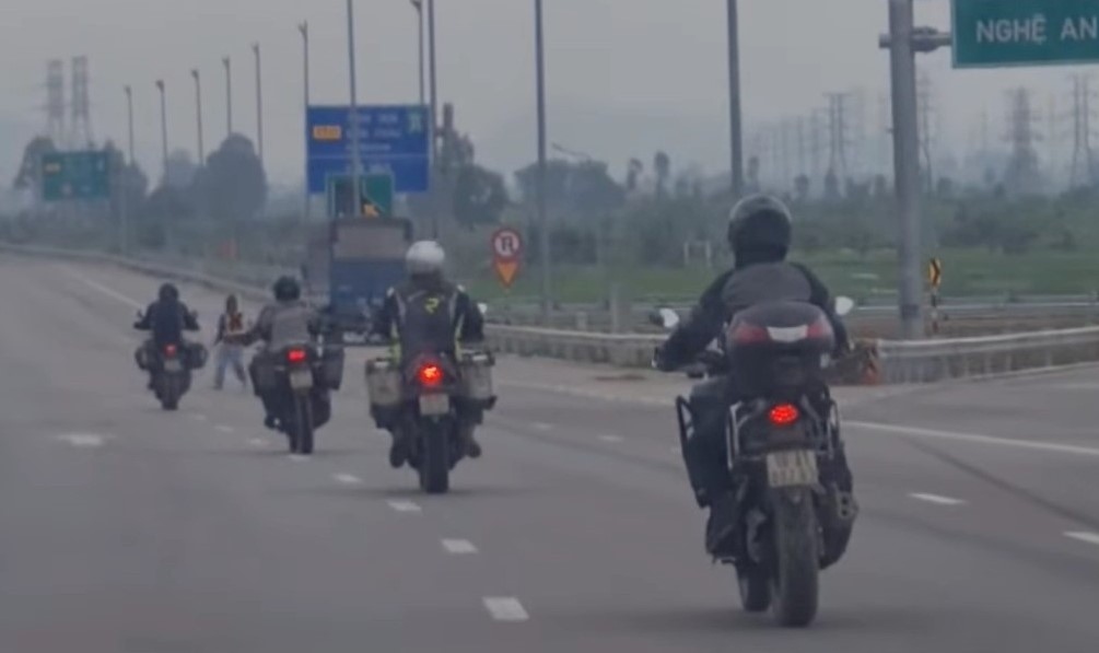 Đoàn xe mô tô phân khối lớn ngang nhiên chạy vào cao tốc Nghi Sơn - Diễn Châu