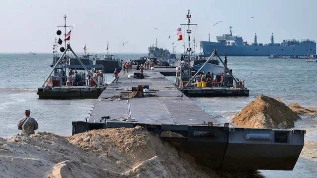 Mỹ bắt đầu vận chuyển thiết bị xây cầu cảng ở Gaza để tiếp nhận viện trợ