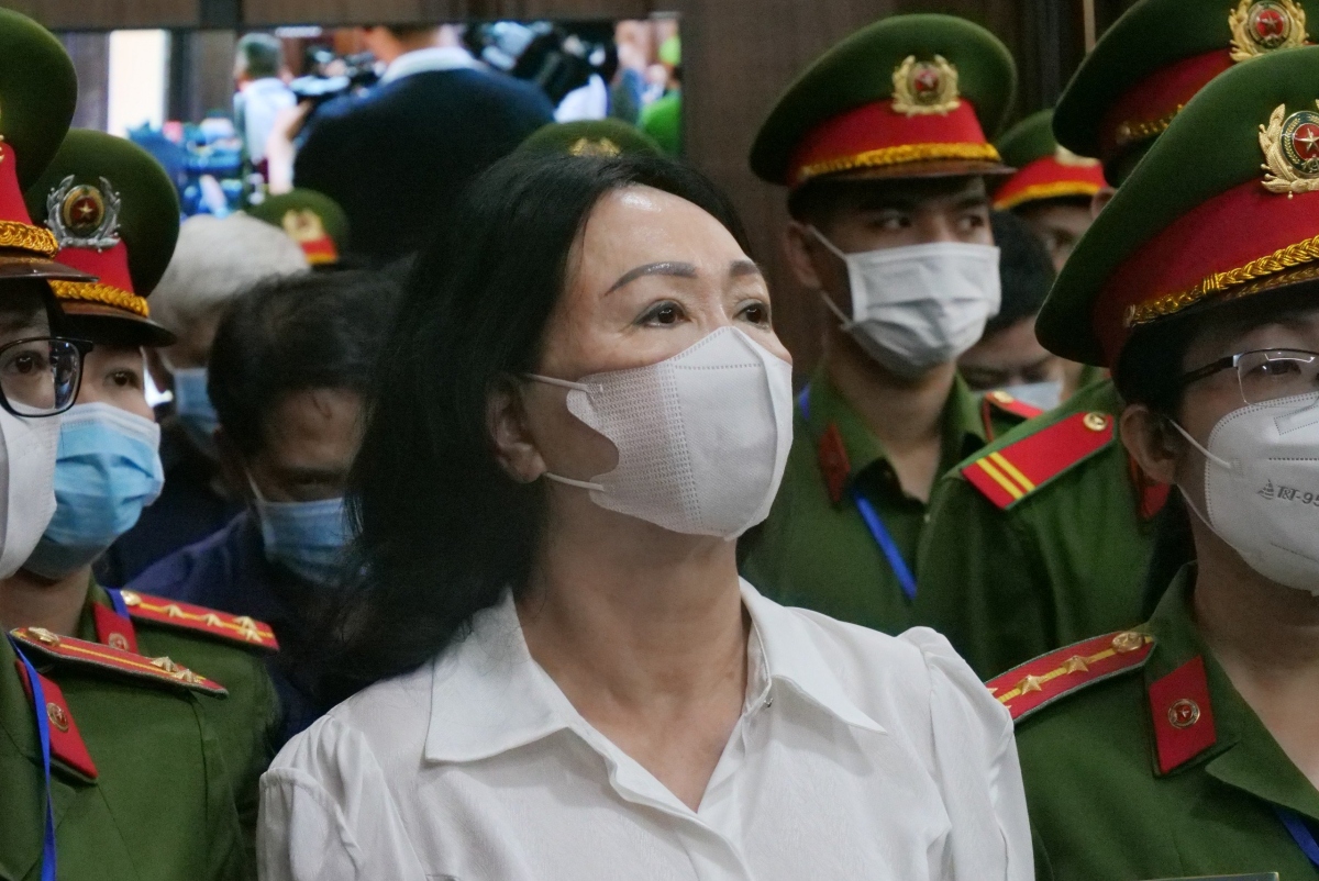 Trương Mỹ Lan và 78 bị cáo có mặt tại phiên tòa xét xử vụ án Vạn Thịnh Phát