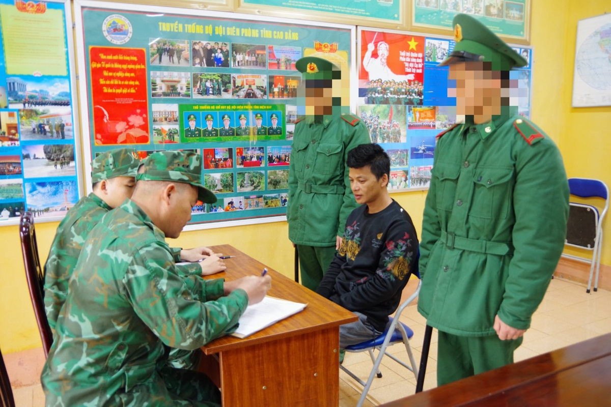Bắt 3 đối tượng đưa người nước ngoài nhập cảnh trái phép vào Việt Nam