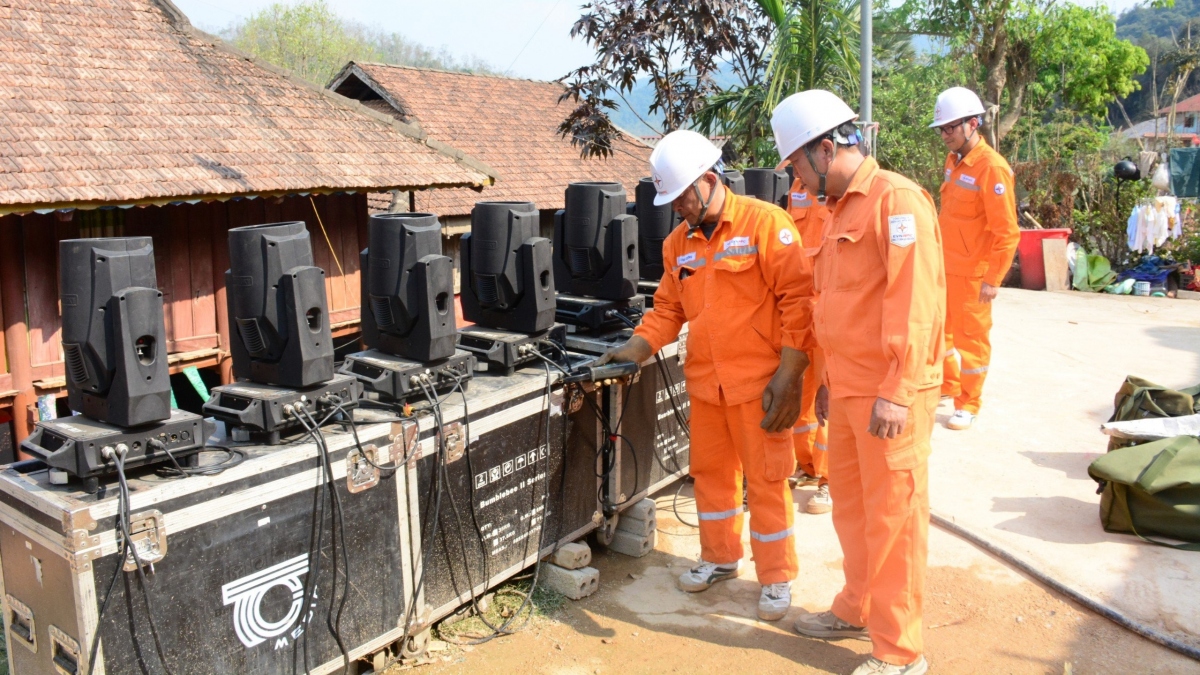Đảm bảo cung cấp điện an toàn cho khai mạc Năm Du lịch quốc gia – Điện Biên 2024
