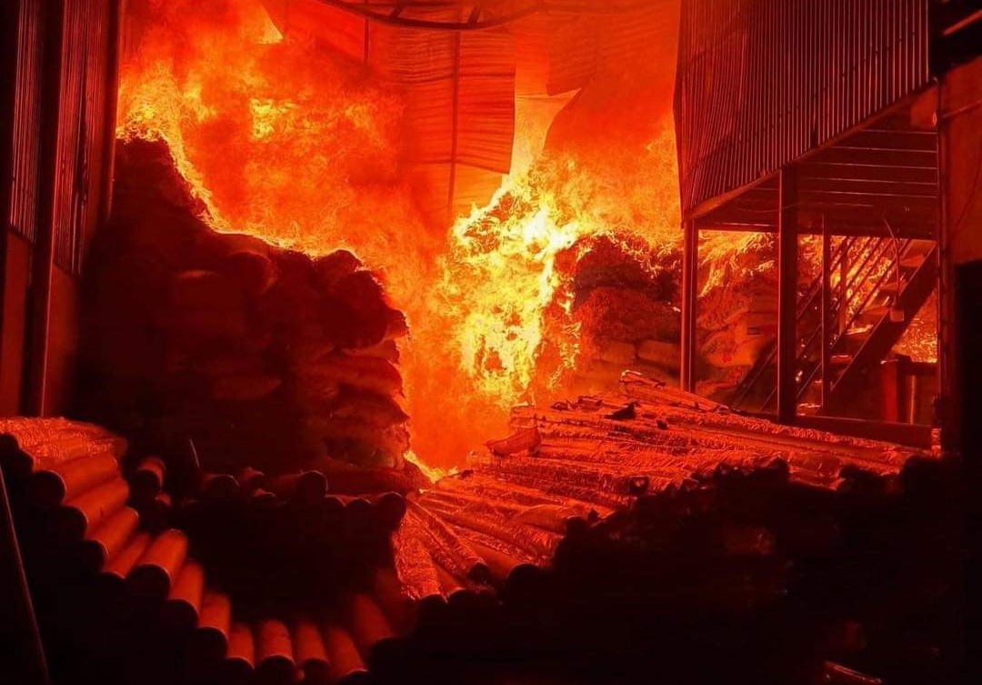 Cháy 3 cơ sở tái chế nhựa ở Vĩnh Phúc trong đêm