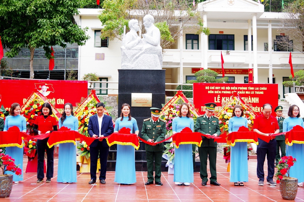 Khánh thành tượng đài “Bác Hồ với chiến sĩ Biên phòng” tại Lai Châu