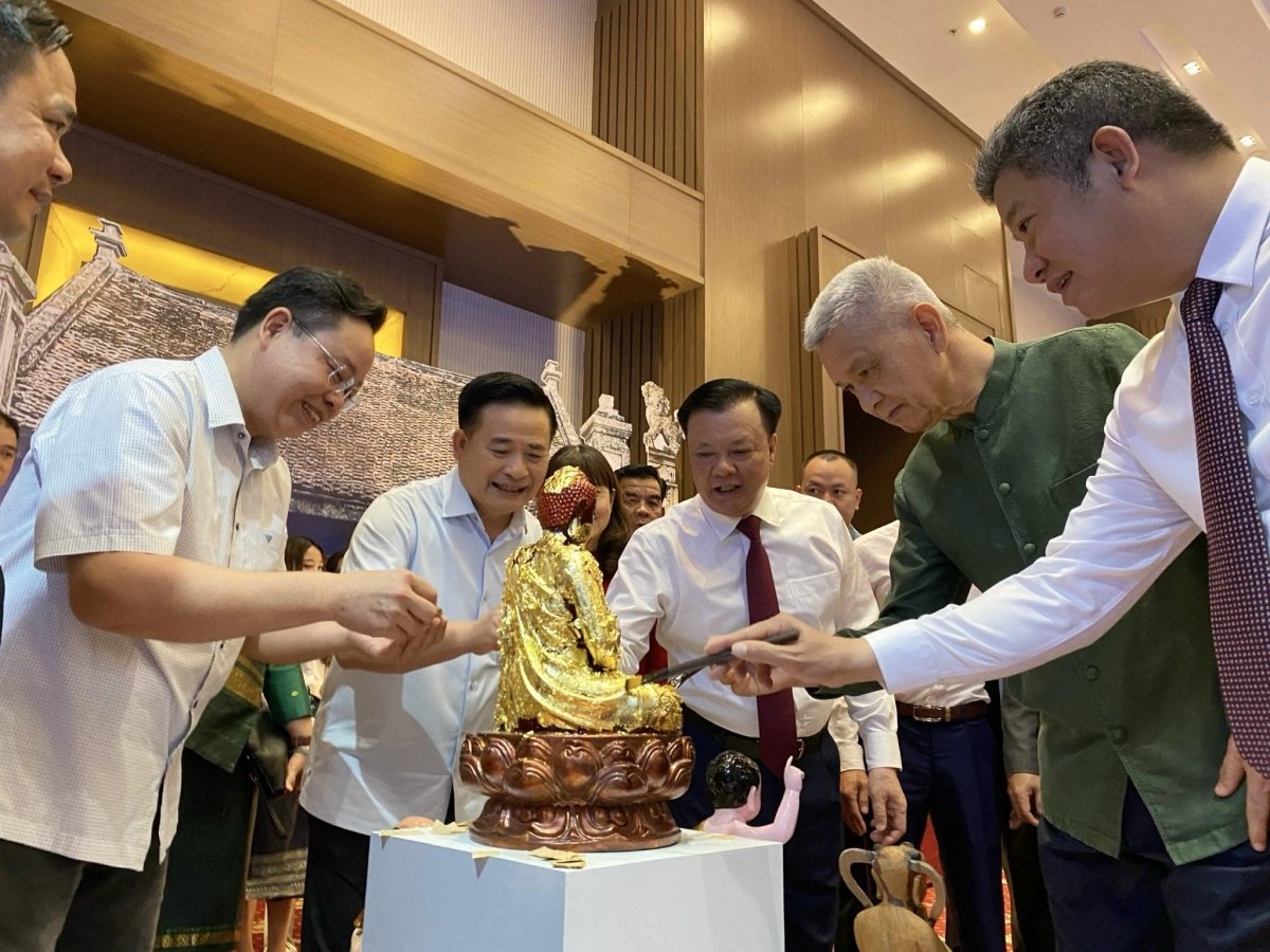 Hà Nội và Vientiane tăng cường hợp tác du lịch, thương mại