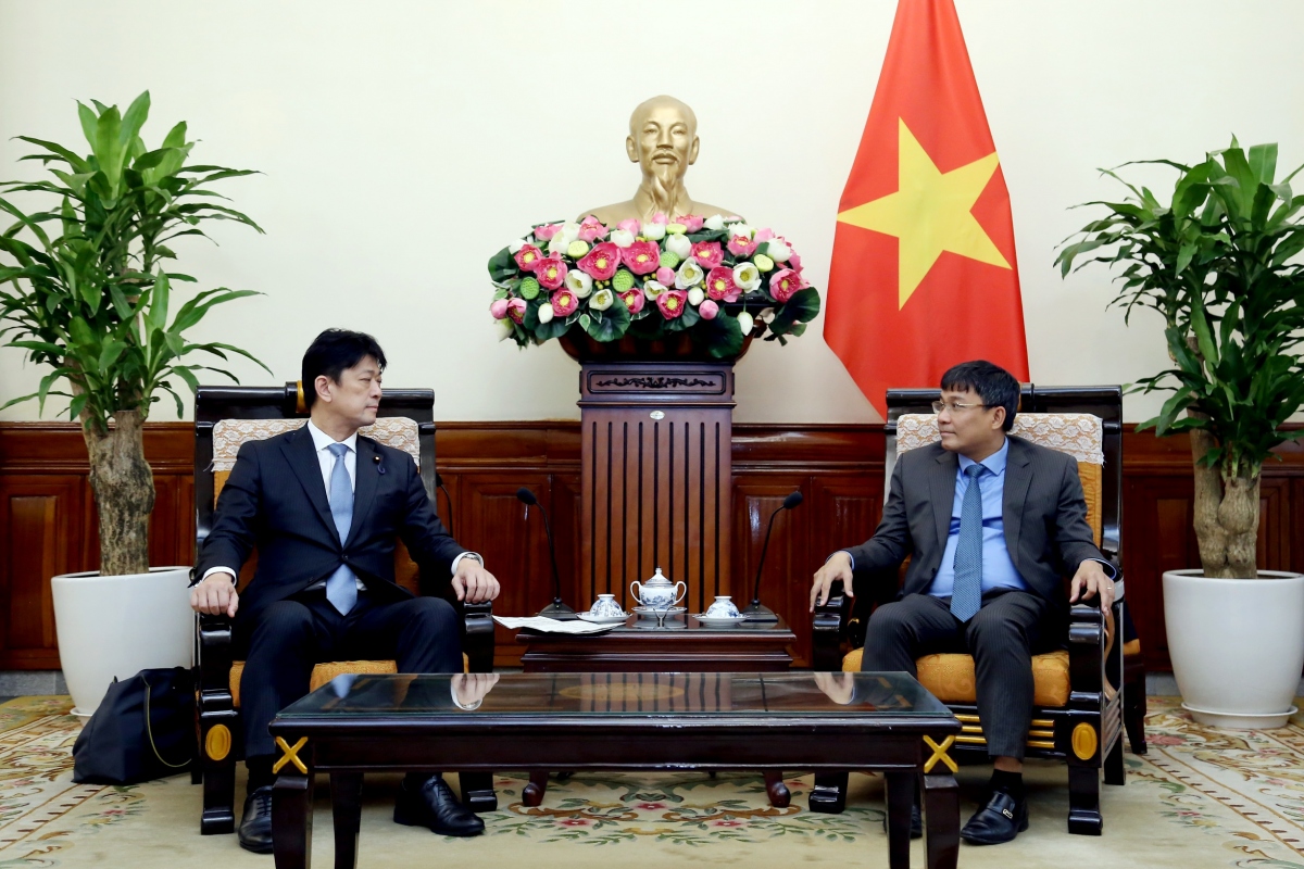 Thứ trưởng Nguyễn Minh Vũ hội đàm với Thứ trưởng Ngoại giao Nhật Bản