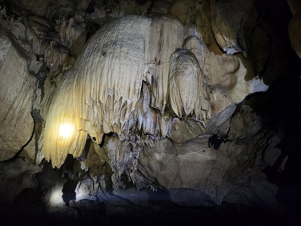Khám phá hang động mới được phát hiện ở Thanh Hóa