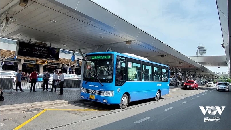 Nghịch cảnh, sân bay Tân Sơn Nhất đông khách mà xe buýt vẫn ế