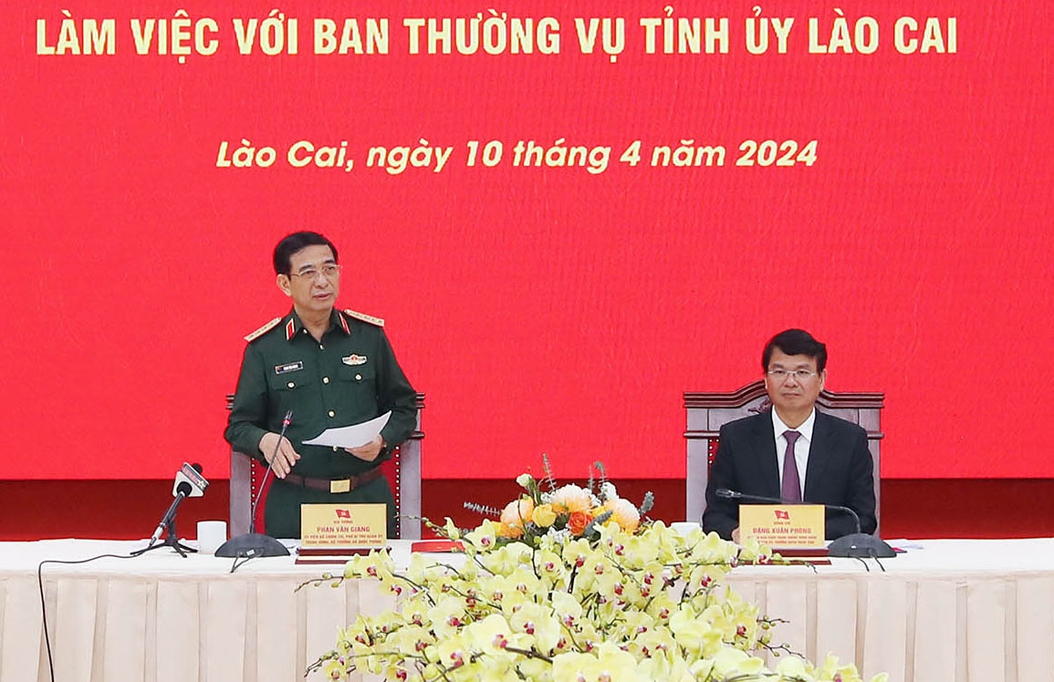 Bộ trưởng Bộ Quốc phòng làm việc với Ban Thường vụ Tỉnh ủy Lào Cai