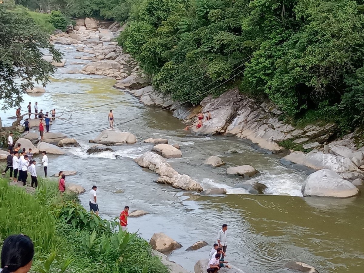 Đi tắm thác ở Yên Bái, một thiếu nữ tử vong do đuối nước
