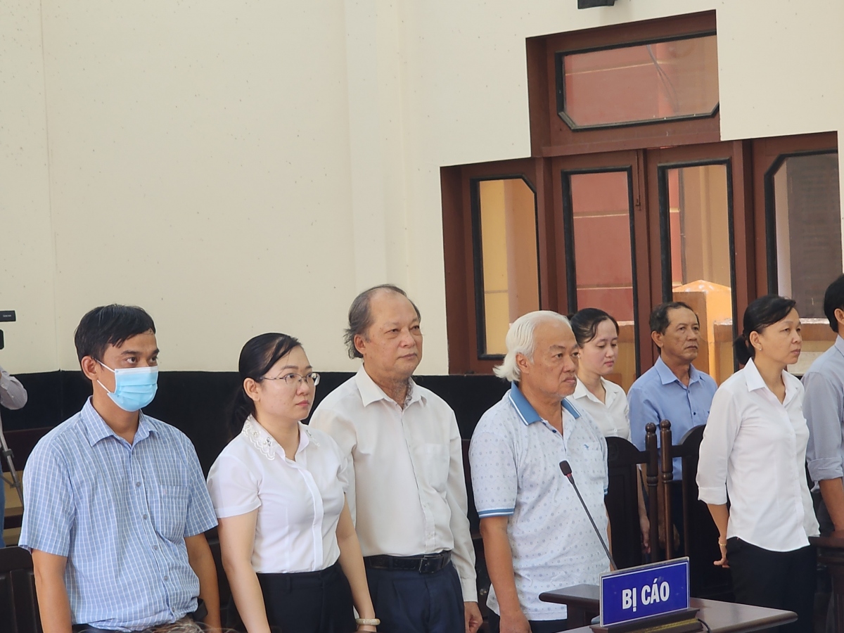4 cựu cán bộ CDC Tiền Giang được miễn trách nhiệm hình sự trong vụ Việt Á