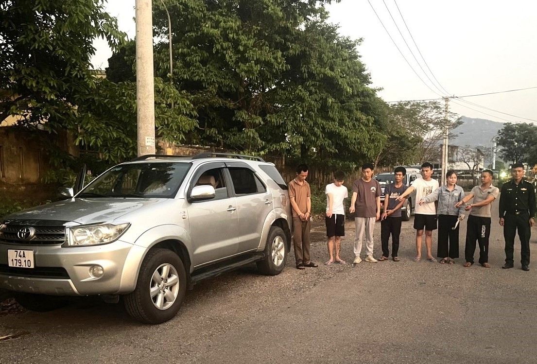 Biên phòng Quảng Trị bắt 4 đối tượng đưa người xuất cảnh trái phép sang Lào