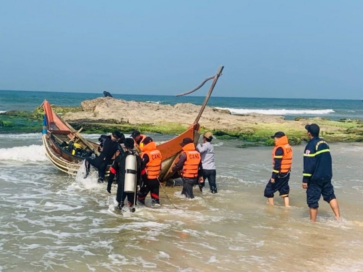 Tìm thấy thi thể học sinh bị đuối nước cách nơi tắm biển 14 km ở Quảng Trị