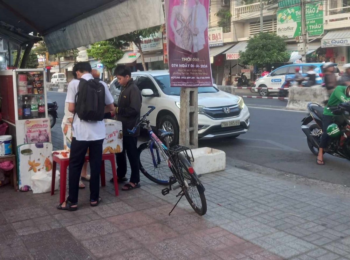 Khánh Hòa rà soát các điểm bán thức ăn đường phố sau các vụ ngộ độc thực phẩm