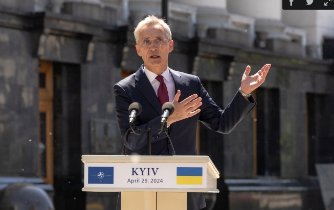 Tổng thư ký NATO bất ngờ thăm Ukraine