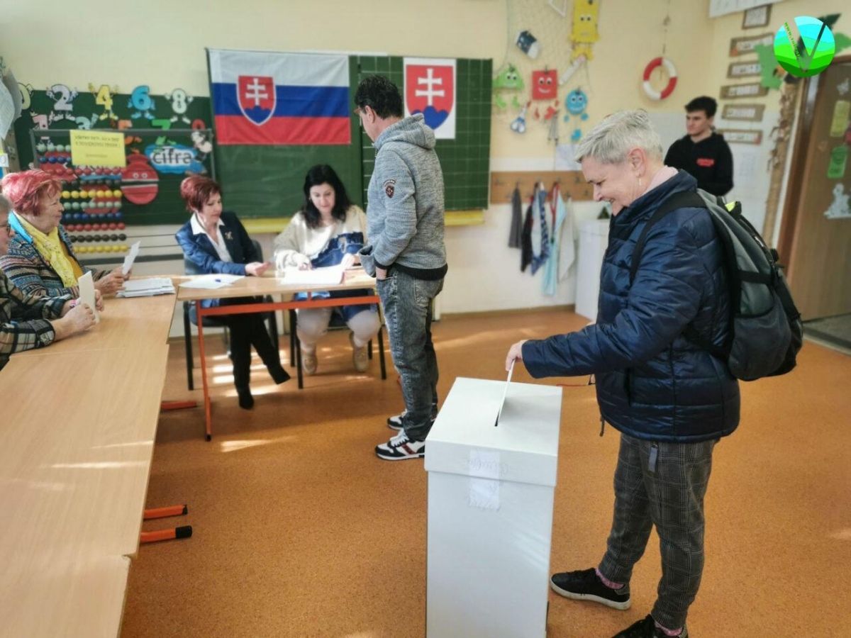 Cử tri Slovakia đi bỏ phiếu bầu cử tổng thống vòng 2