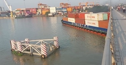 Đề nghị tạm giữ tàu chở container va chạm vào cầu Đồng Nai