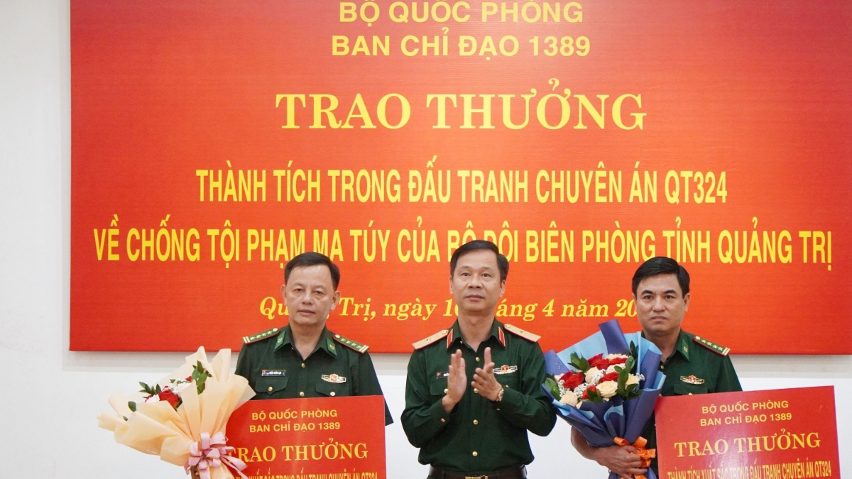 Bộ Quốc phòng khen thưởng lực lượng phá án, thu 100kg ma tuý ở Quảng Trị