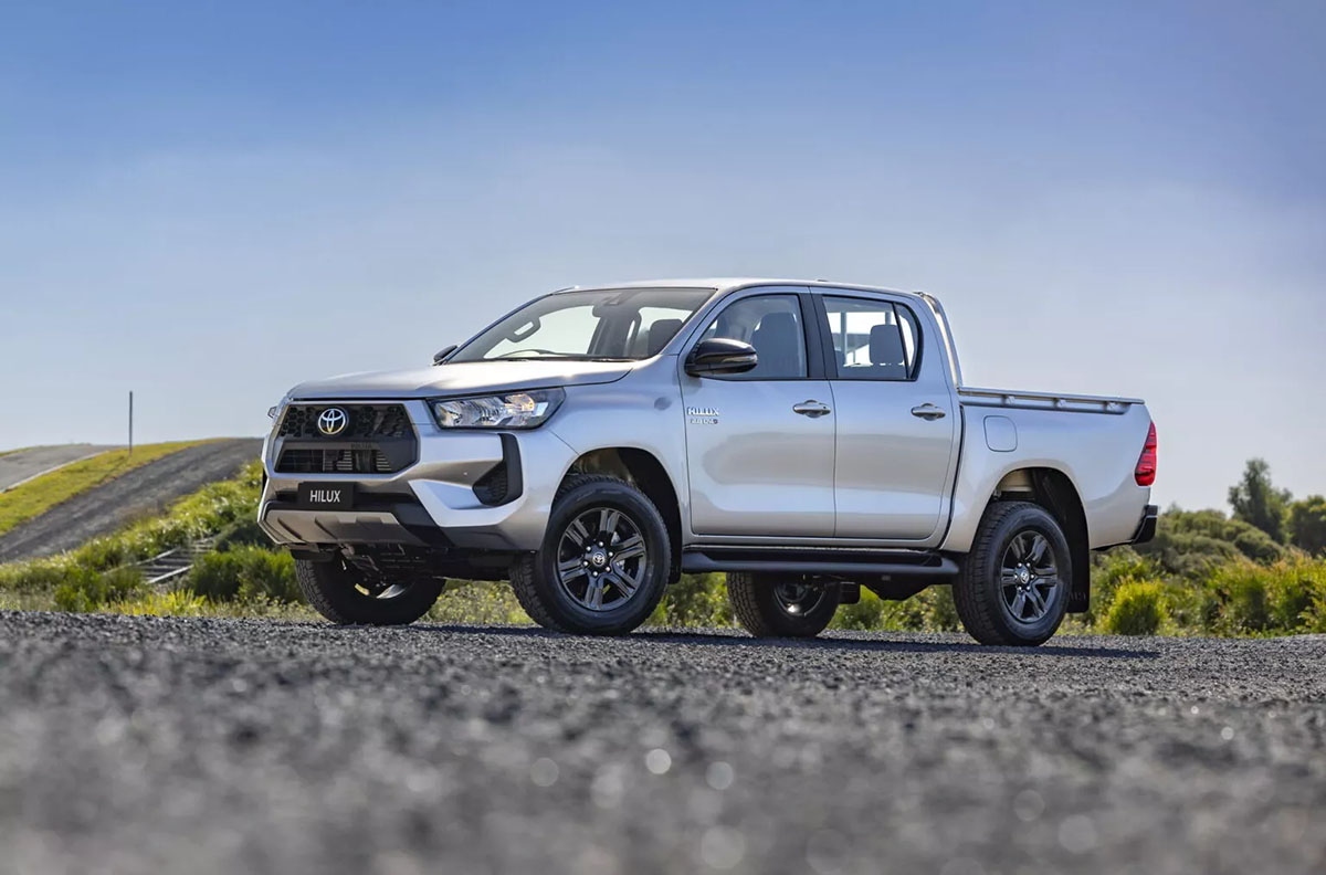 Toyota Hilux 2024 trở lại cuộc đua bán tải với Ranger, Triton, giá từ 668 triệu đồng