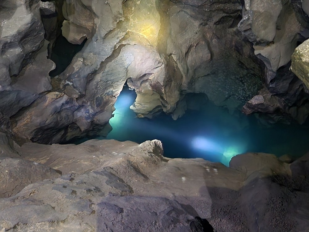 Phát hiện hang động mới có nước ngầm, thạch nhũ siêu đẹp ở Thanh Hóa
