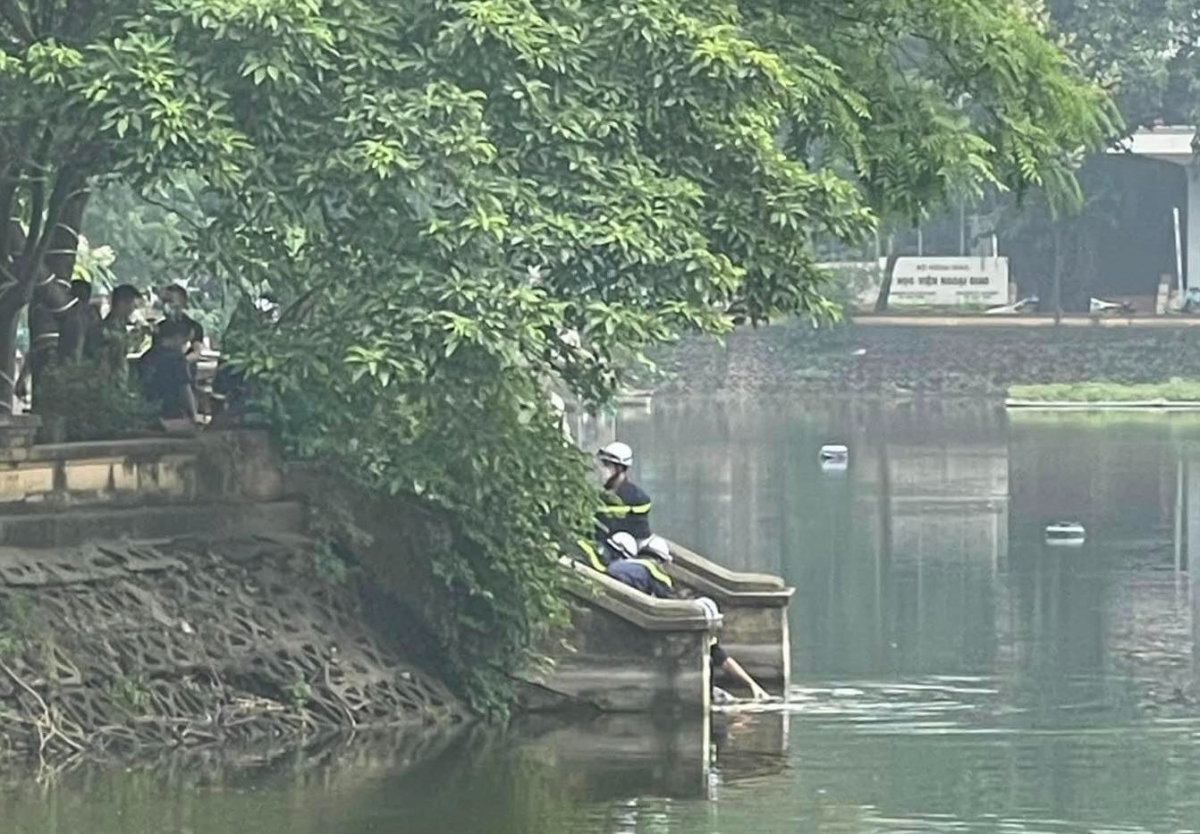 Điều tra vụ thi thể nữ giới trên hồ Láng, gần Bệnh viện Phụ sản Hà Nội