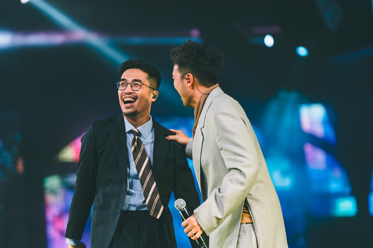 Vũ. khiến khán giả Hong Kong, Trung Quốc phấn khích khi hát tiếng Quảng Đông