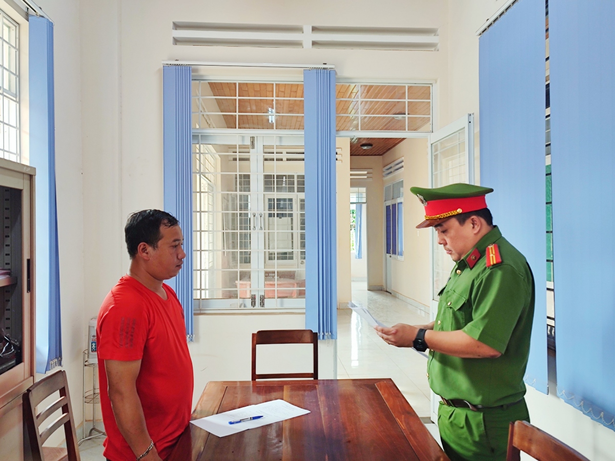 Đòi tiền để làm sổ đỏ, một cựu cán bộ địa chính ở Gia Lai bị khởi tố