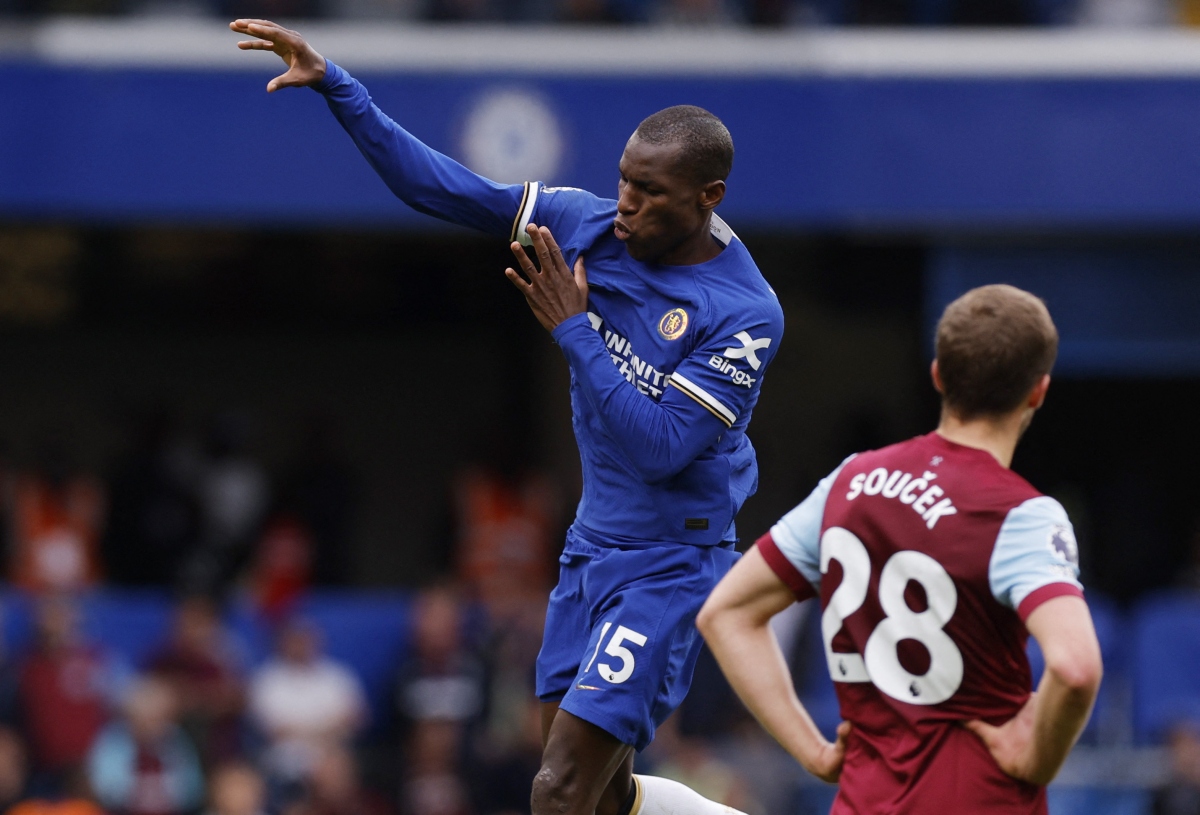 Nicolas Jackson hết ''gỗ'', Chelsea vượt mặt MU trên BXH Ngoại hạng Anh