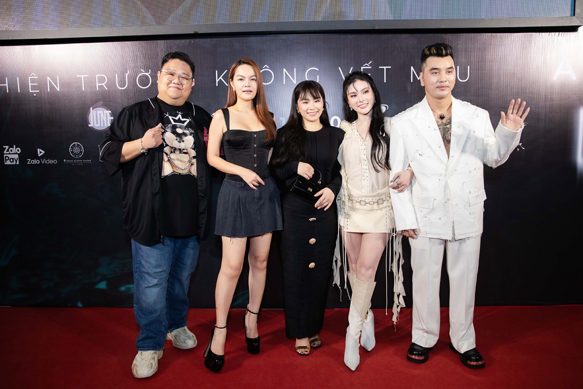 Các thành viên nhóm nhạc HAT đến chúc mừng Lương Bích Hữu ra mắt phim mới