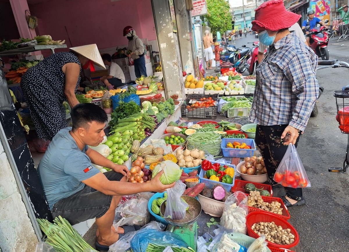 Giá thực phẩm tươi sống ở chợ truyền thống tại TP.HCM tăng cao