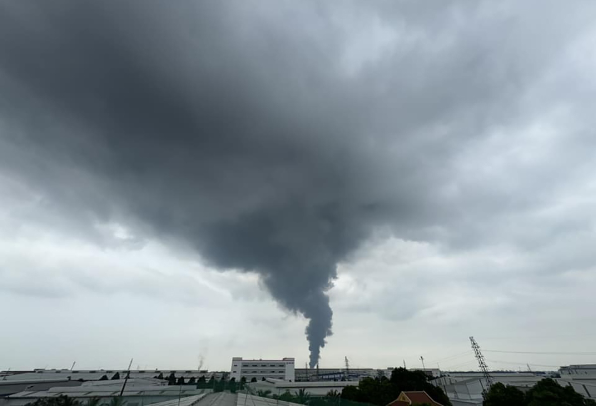 Cháy ngùn ngụt tại xưởng mút xốp ở Yên Mỹ, Hưng Yên