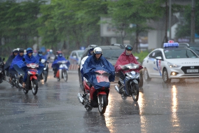Thời tiết ngày 2/5: Thủ đô Hà Nội có mưa rào và dông rải rác