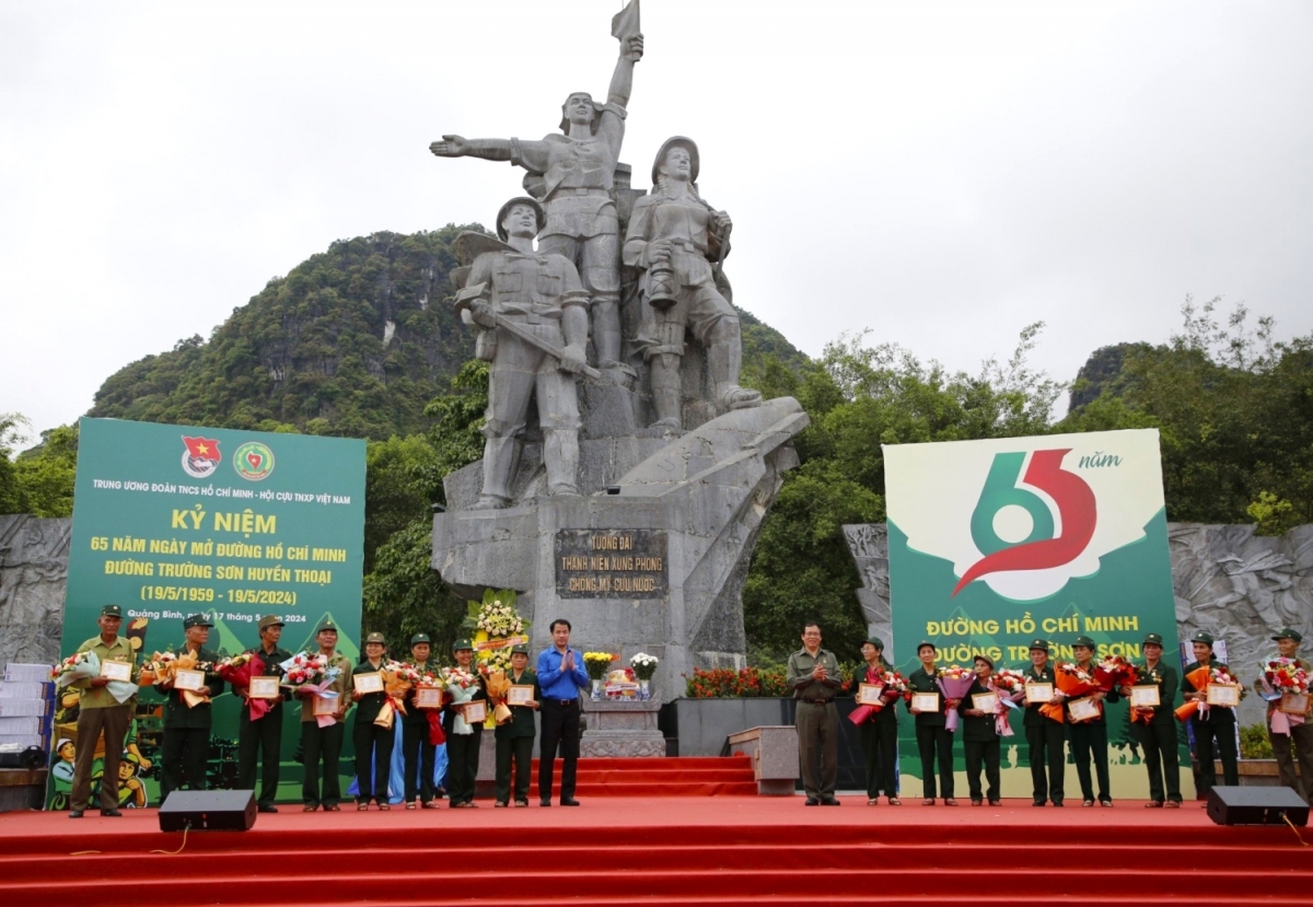 Kỷ niệm 65 năm mở đường Trường Sơn huyền thoại