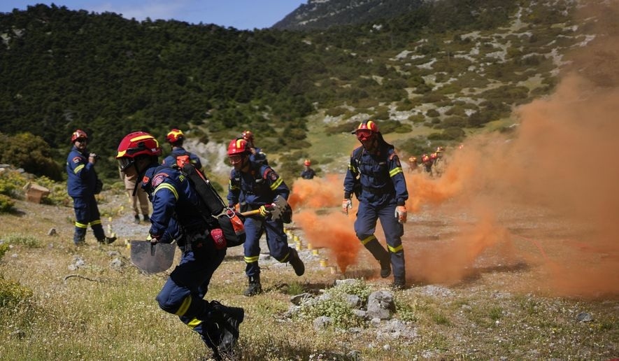 Hy Lạp tăng cường các đơn vị chữa cháy đặc biệt đối phó với nguy cơ cháy rừng
