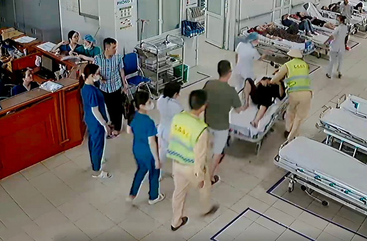 Cảnh sát Giao thông Nghệ An kịp thời hỗ trợ bệnh nhi đi cấp cứu