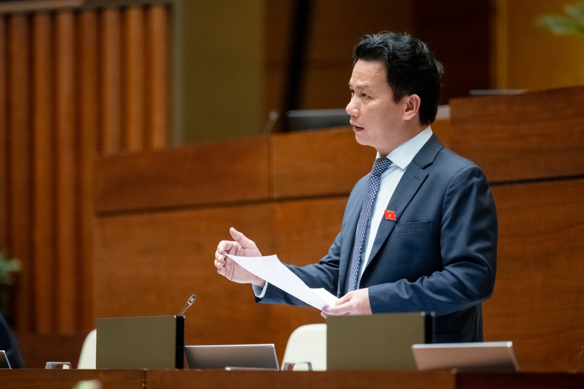 "Dù lần đầu trả lời chất vấn nhưng Bộ trưởng Đặng Quốc Khánh không né tránh"