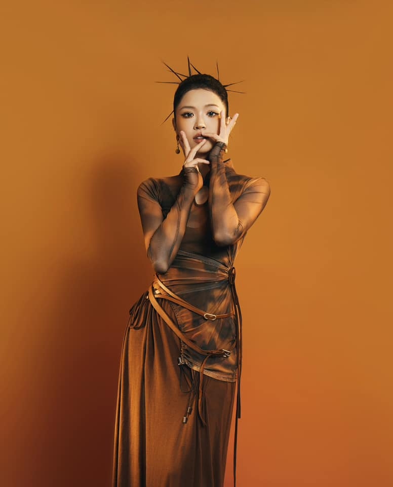 Suni Hạ Linh xuất hiện cực lạ trong công diễn 4 "Đạp gió 2024"