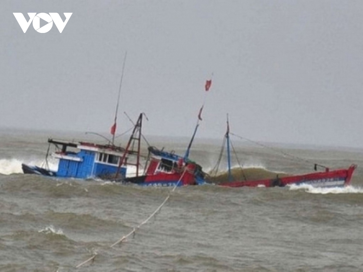 Chìm tàu cá ở Hoàng Sa, 4 ngư dân huyện đảo Lý Sơn được một tàu cá khác cứu vớt