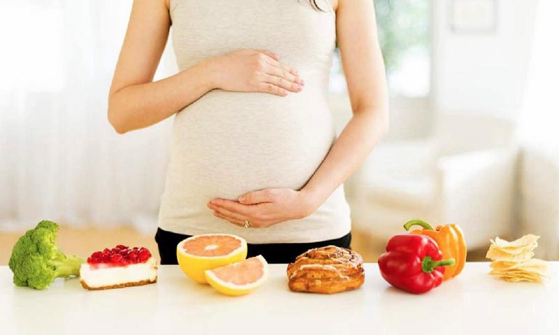 Mách nhỏ chị em nên ăn gì, uống gì để nhanh có thai?