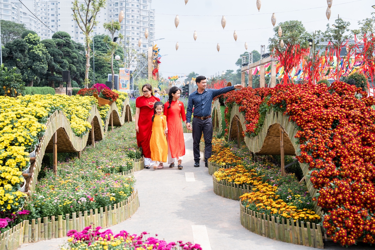 Hàng nghìn người trải nghiệm đường hoa Home Hanoi Xuan 2024