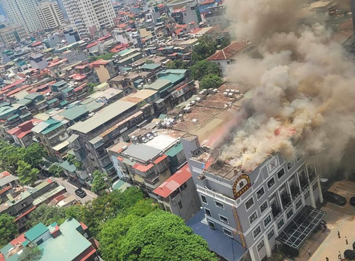 Cháy lớn ở khách sạn Capital Garden (Hà Nội)