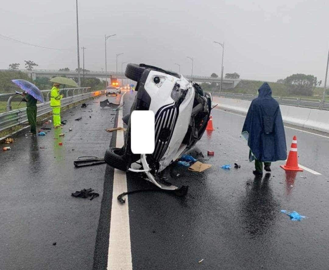 Lật ô tô trên cao tốc Vân Đồn - Móng Cái khiến tài xế tử vong