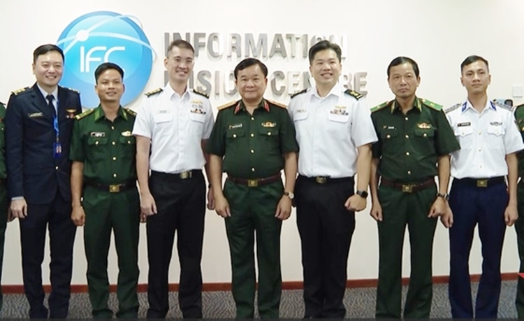 Đối thoại Shangri La: Thứ trưởng Hoàng Xuân Chiến gặp Tổng giám đốc IISS