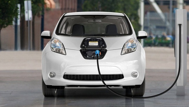 Nhu cầu xe điện sụt giảm, người tiêu dùng chuyển hướng sang ô tô hybrid