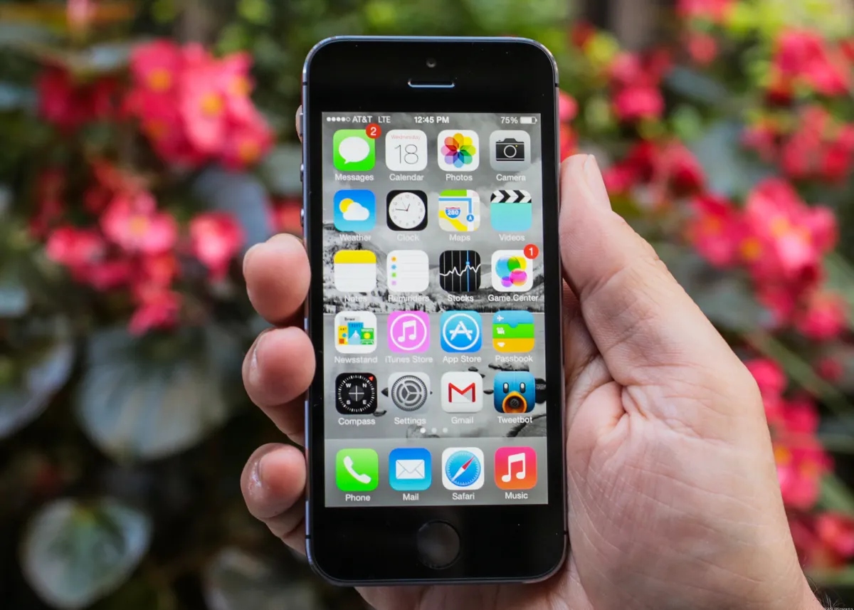 Apple “khai tử” iPhone 5s, Nvidia sắp thành công ty giá trị thứ hai thế giới