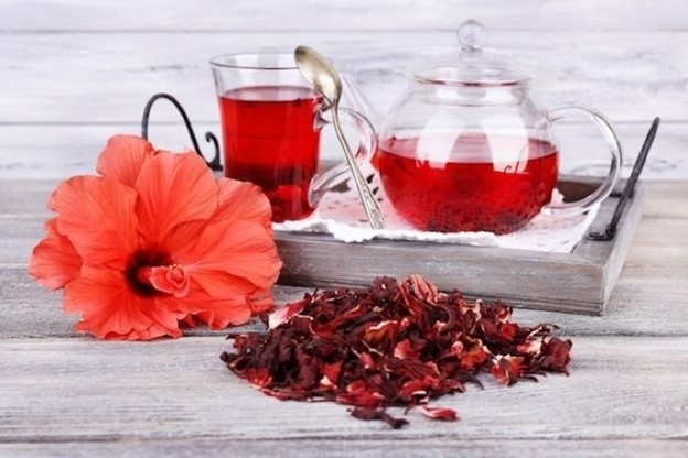 Loại hoa màu đỏ đem phơi khô, pha trà lại thành "thảo dược quý" cho tim mạch